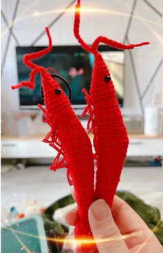 Crochet Your Own Adorable Red Shrimp Amigurumi with This Easy Pattern