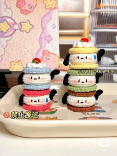 Cute Crochet Dessert Stacks with Adorable Faces and Toppings