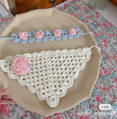 Delicate Crochet Patterns with Floral Motifs for Stylish Accessories