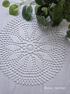 Elegant Crochet Doily with Delicate Leaf Motif Design