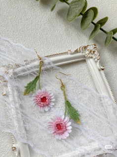 Elegant Crochet Flower Earrings with Delicate Leaf Design