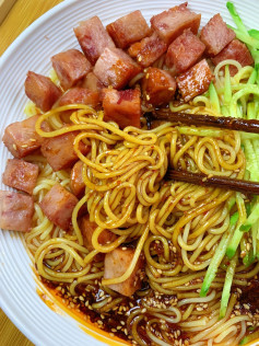 Mì Trộn Cay Đậm Đà, Ấm Bụng Ngày Mưa Sài Gòn