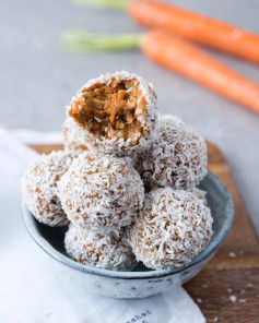 Морковные шарики с кокосом и финиками