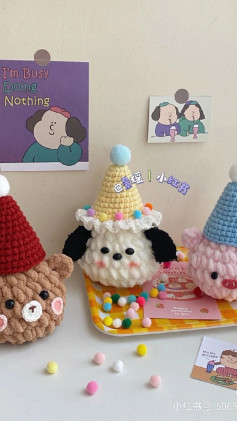 Những chú thú nhồi bông len đội mũ sinh nhật đáng yêu và thú vị