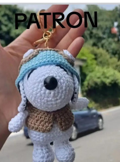 Patrón de amigurumi piloto adorable para llavero