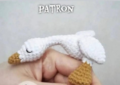 Patrón de ganso tejido a crochet detallado