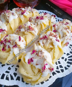 Rose and Cardamom Delight Biscuits with Almond Crunch