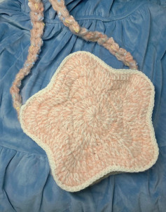 Star-Shaped Crochet Bag with Soft Pink Yarn Design