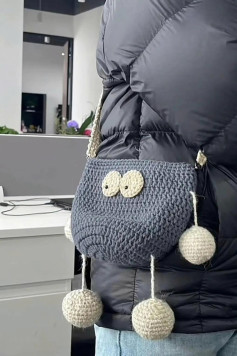 Túi xách len móc hình thú dễ thương với quả bông trang trí