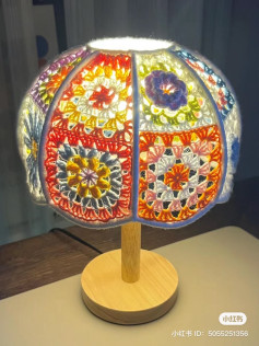 Vibrant Crochet Lampshade: Transforming Light with Colorful Patterns