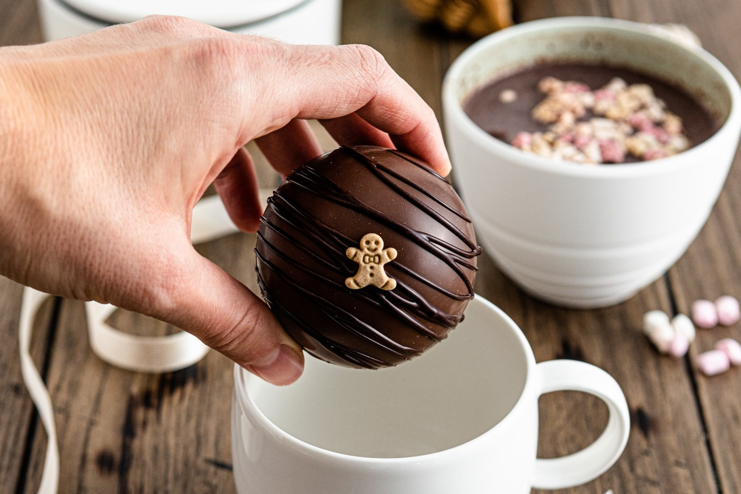 10 schnelle DIY Geschenkideen aus der Küche für Weihnachten: Lebkuchenherzen, Hot Chocolate Bombs & mehr