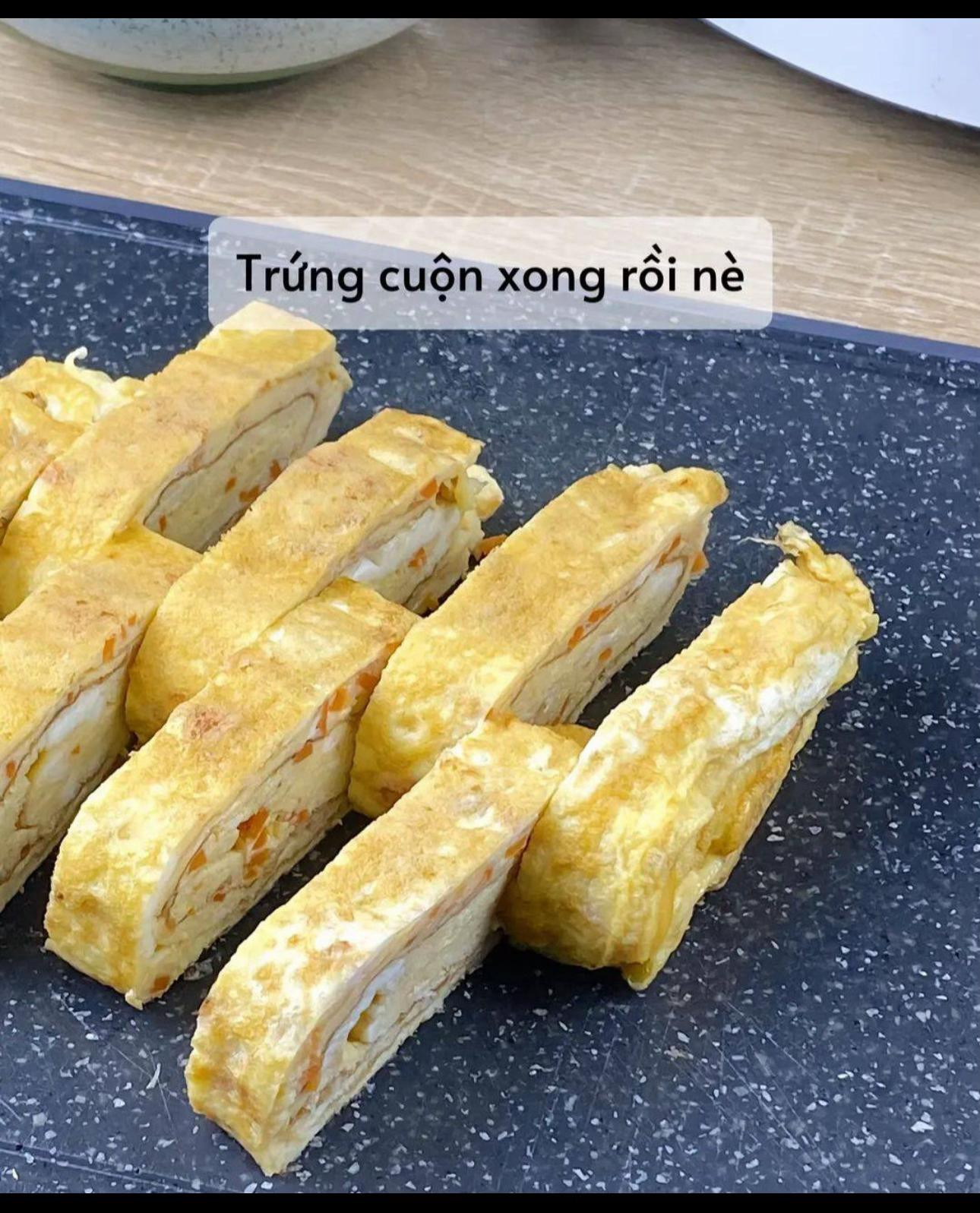 5 phút Lunch Box ngày cháy túi: Trứng cuộn cà rốt và bắp cải xào tỏi