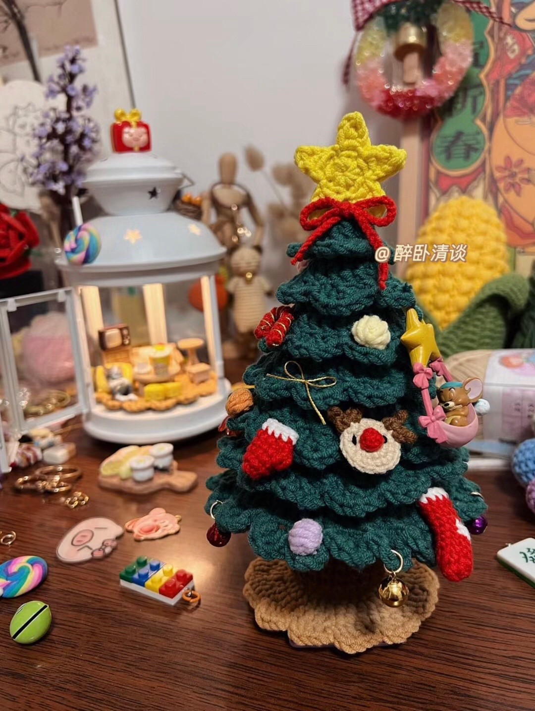7-Layer Crochet Christmas Tree Pattern with Decorations