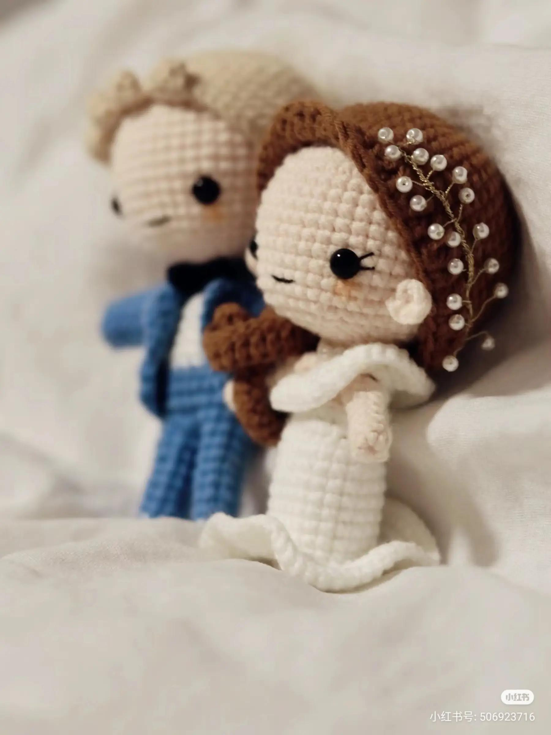 Amigurumi Crochet Pattern for Groom and Bride Dolls with Detailed Stitch Instructions