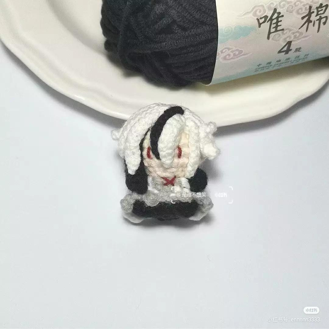 Amigurumi Doll Pattern: White and Black Hair Character with Detailed Crochet Chart