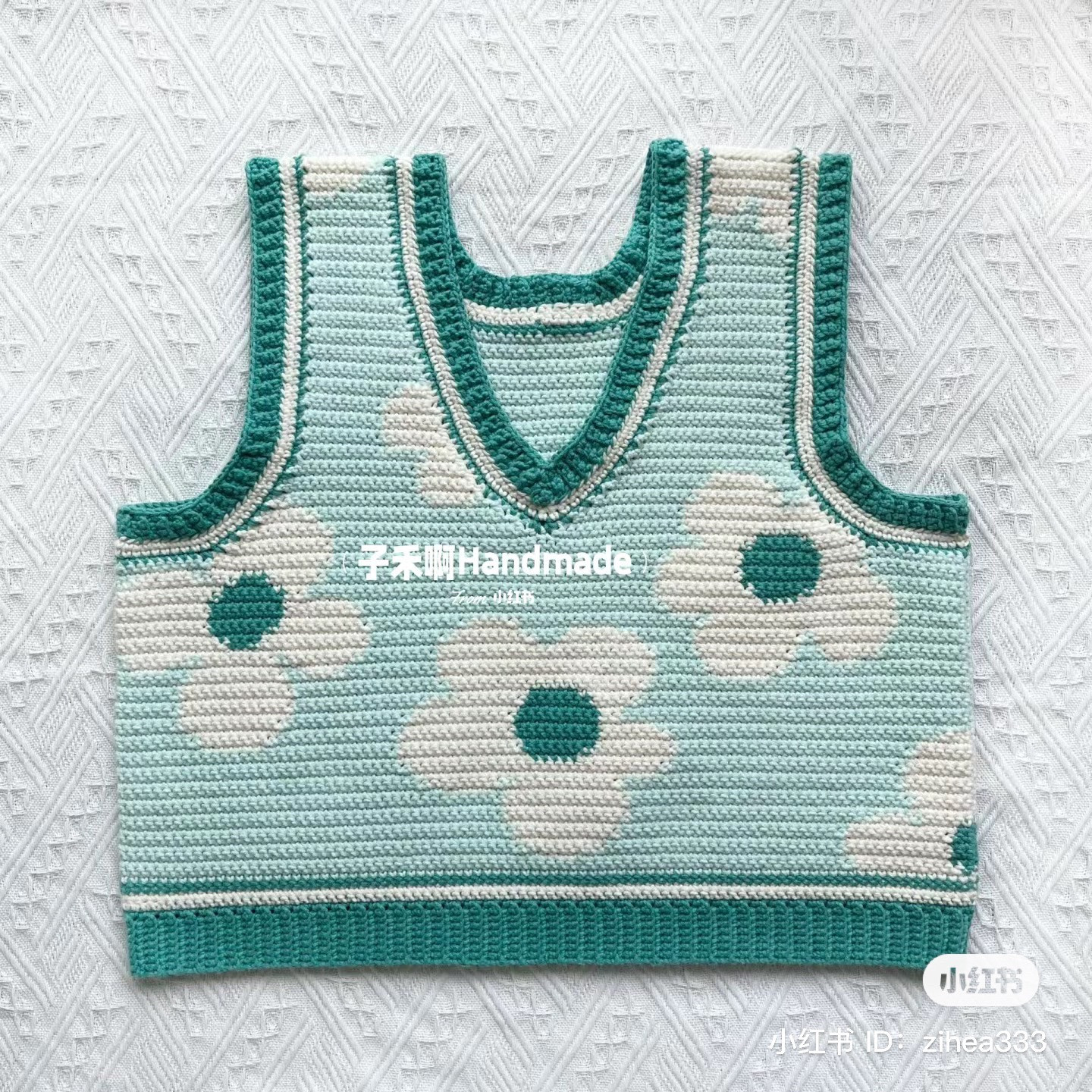 Áo len móc không tay họa tiết hoa cúc xanh mint, kèm chart hướng dẫn chi tiết