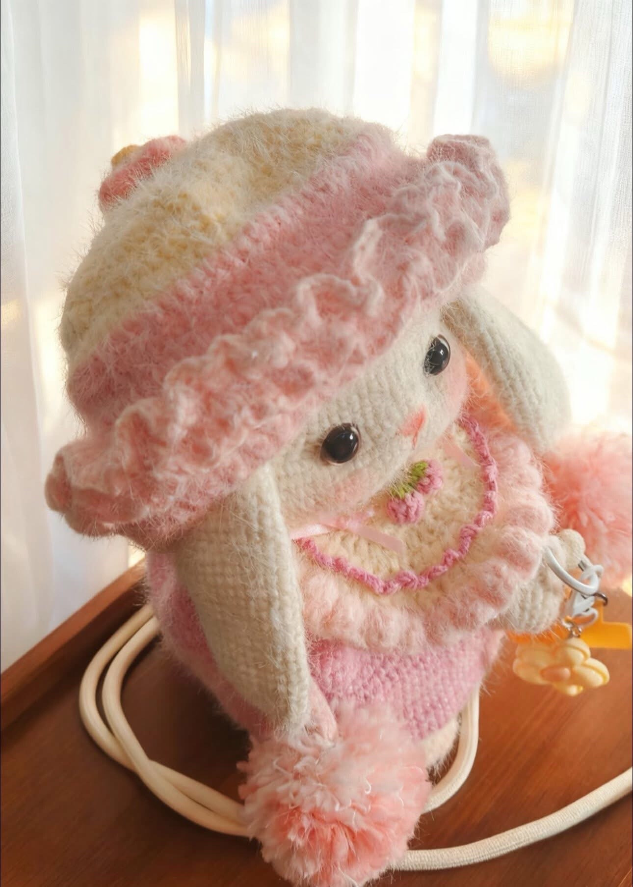 Bảng chart móc túi thỏ Monst màu hồng kem, len nhung