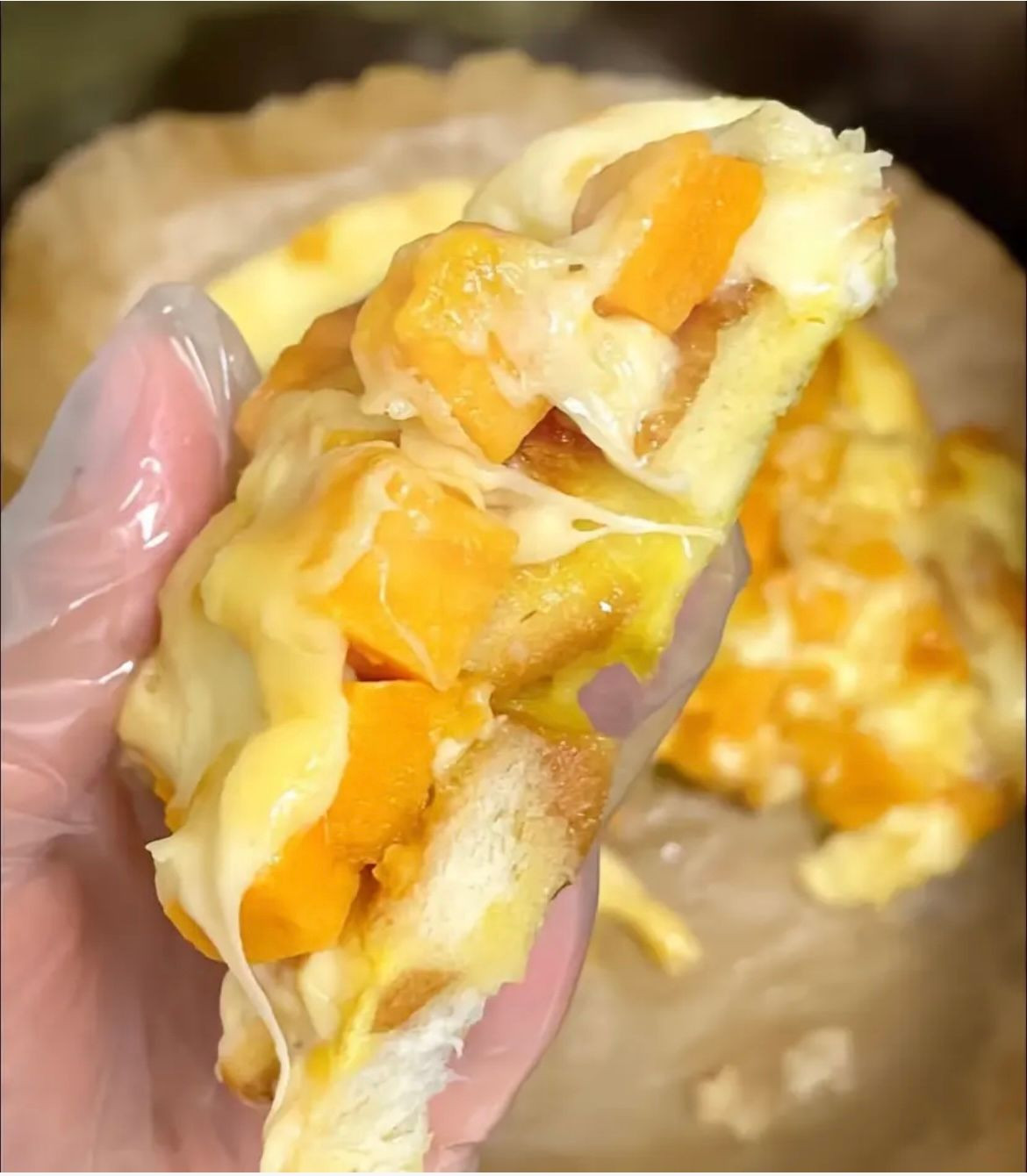 Bánh mì khoai lang nướng phô mai béo ngậy