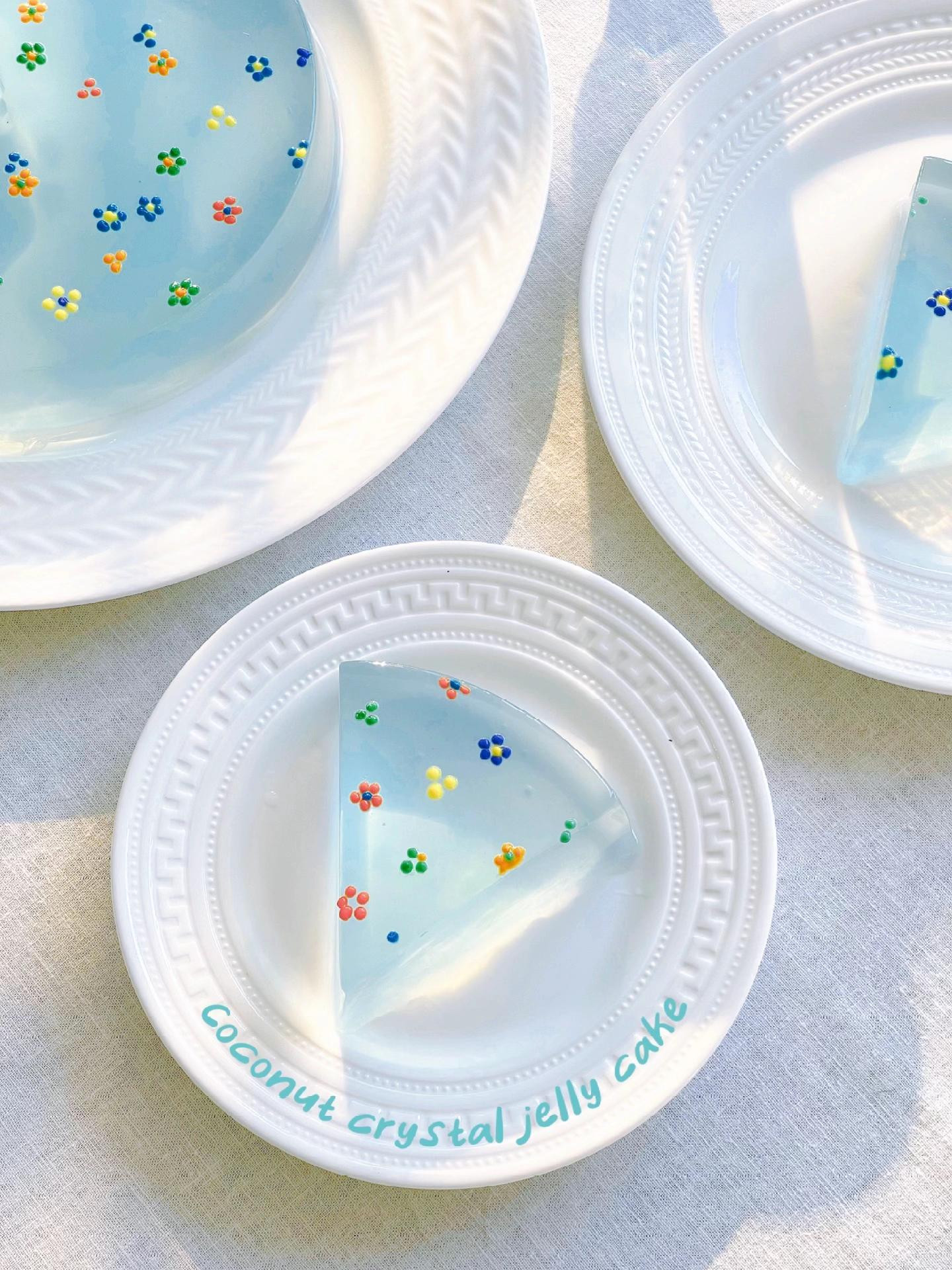 Bánh thạch dừa hoa đậu biếc trong suốt trang trí hình hoa rực rỡ