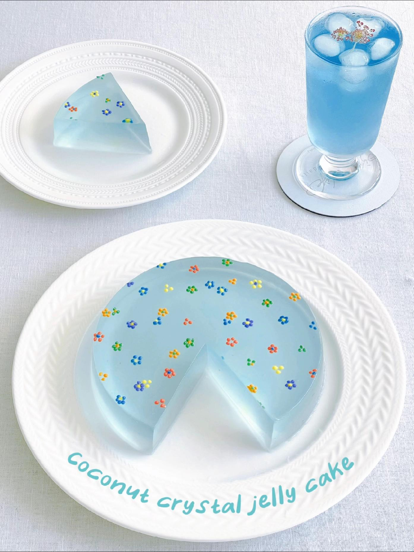 Bánh thạch dừa hoa đậu biếc trong suốt trang trí hình hoa rực rỡ