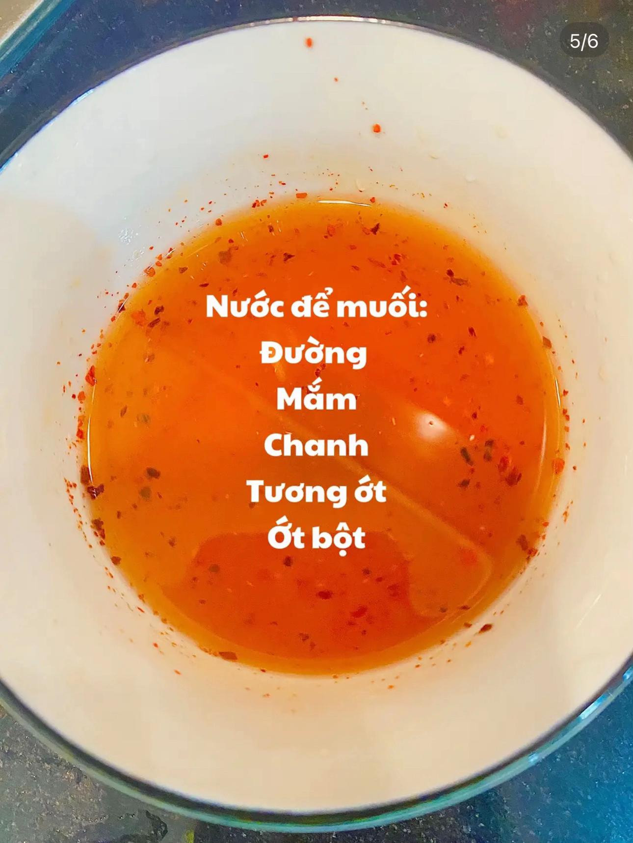 Bắp cải muối giòn ngọt giải ngán kèm món nướng, công thức làm đơn giản tại nhà