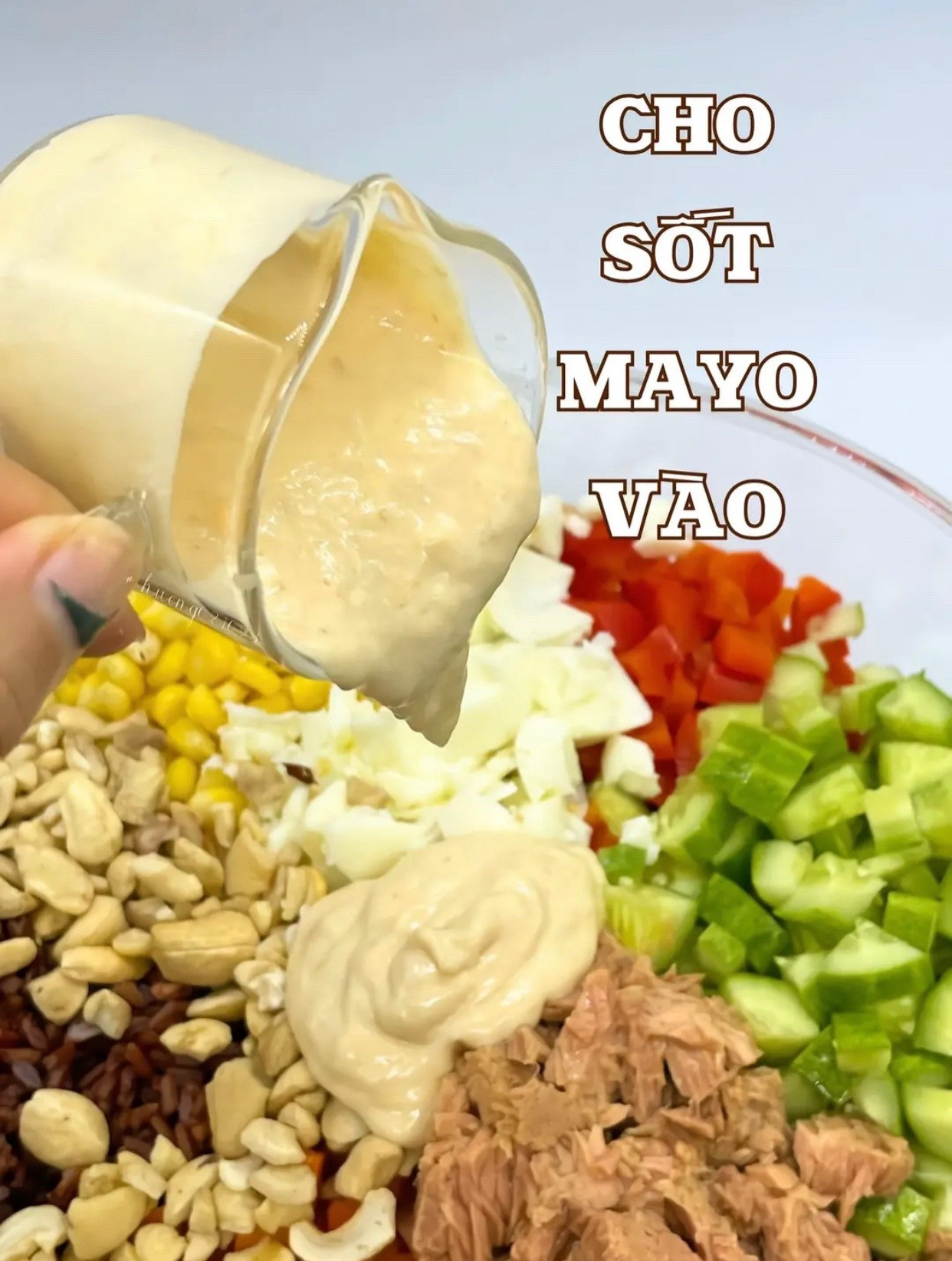 Bật mí công thức cơm nắm rong biển với cá ngừ, hạt điều và sốt mayo