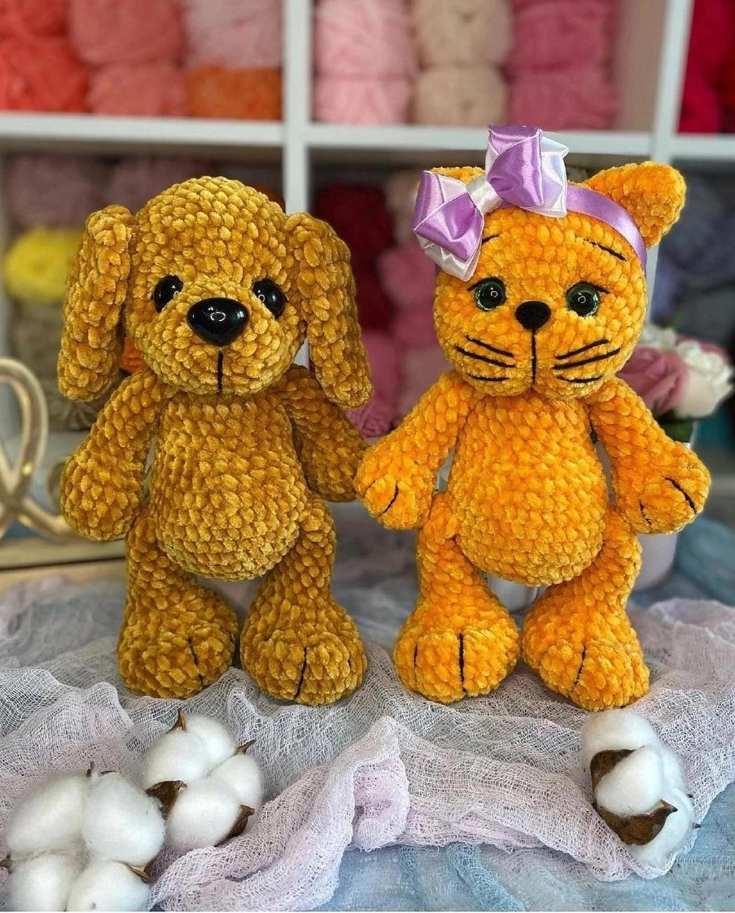 Бесплатное описание амигуруми: щеночек и кошечка из плюшевой пряжи Himalaya velvet