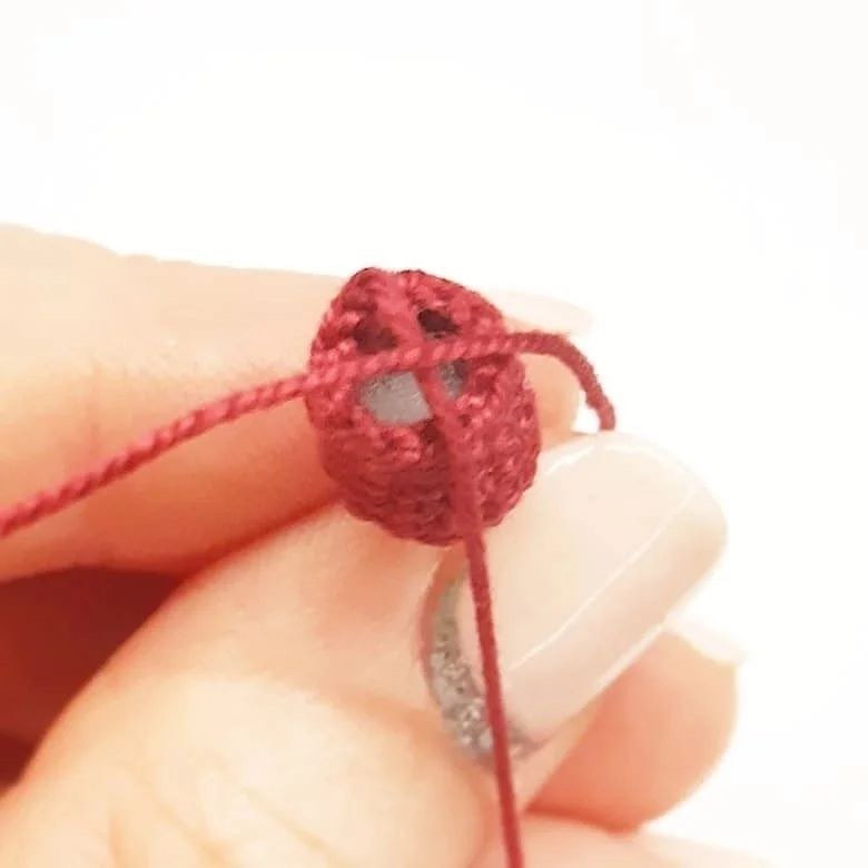 Бесплатное описание: как связать мини-тюльпан крючком