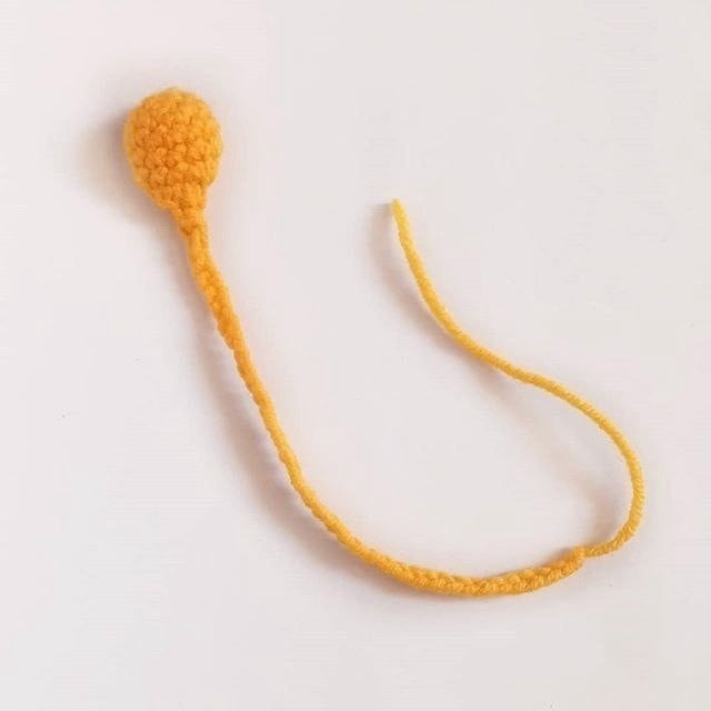 Бесплатное описание: вязаный крючком брелок карандаш