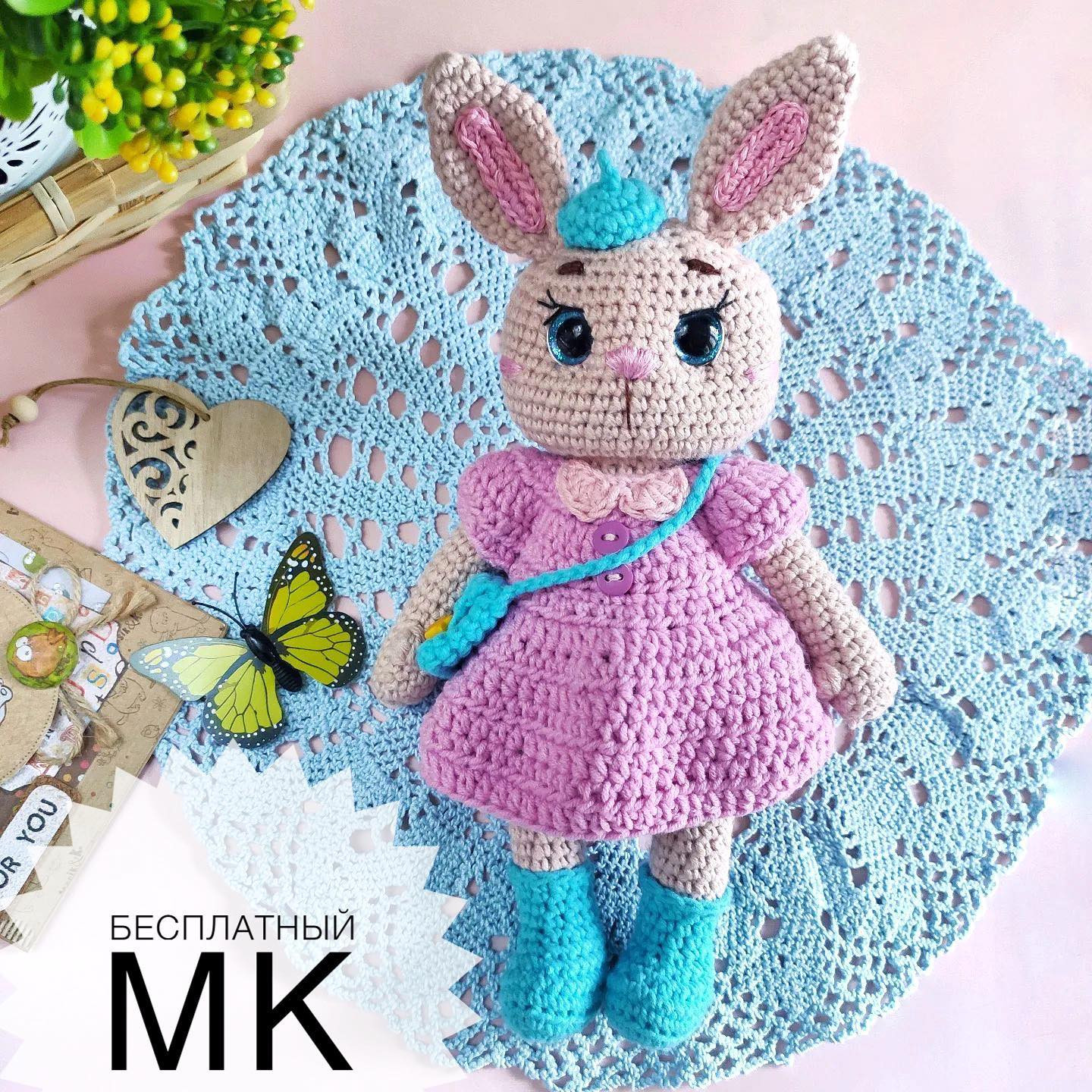 Бесплатный мастер-класс по вязанию амигуруми Зайка Софи в розовом платье и голубых ботинках