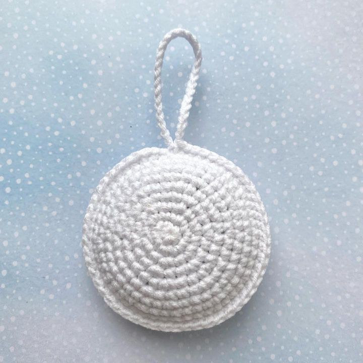 Бесплатный мастер-класс по вязанию крючком елочных игрушек: зайчик, котик и собачка амигуруми