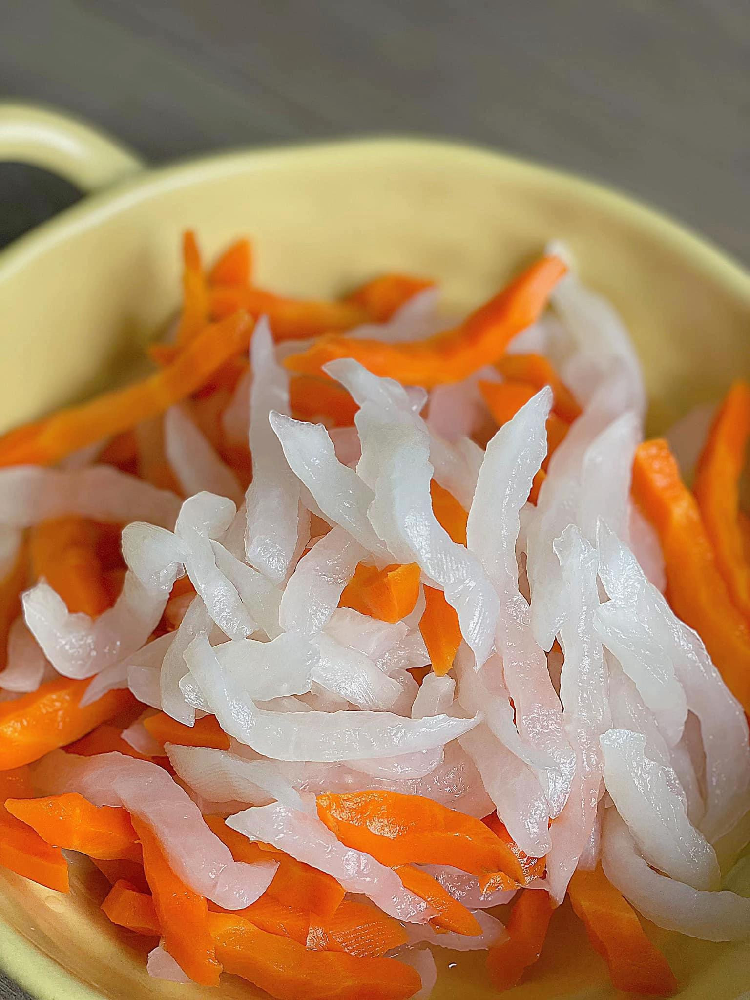 Bí Kíp Đơn Giản Để Củ Cải Chua Trong Véo Giòn Sần Sật