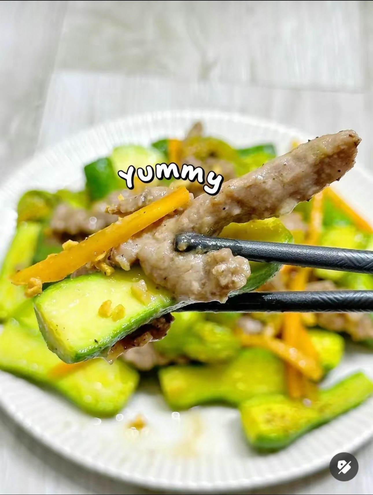 Bí Nụ Xào Bò: Món ăn ngon với thịt bò ướp mềm, bí kíp và cà rốt giòn ngọt