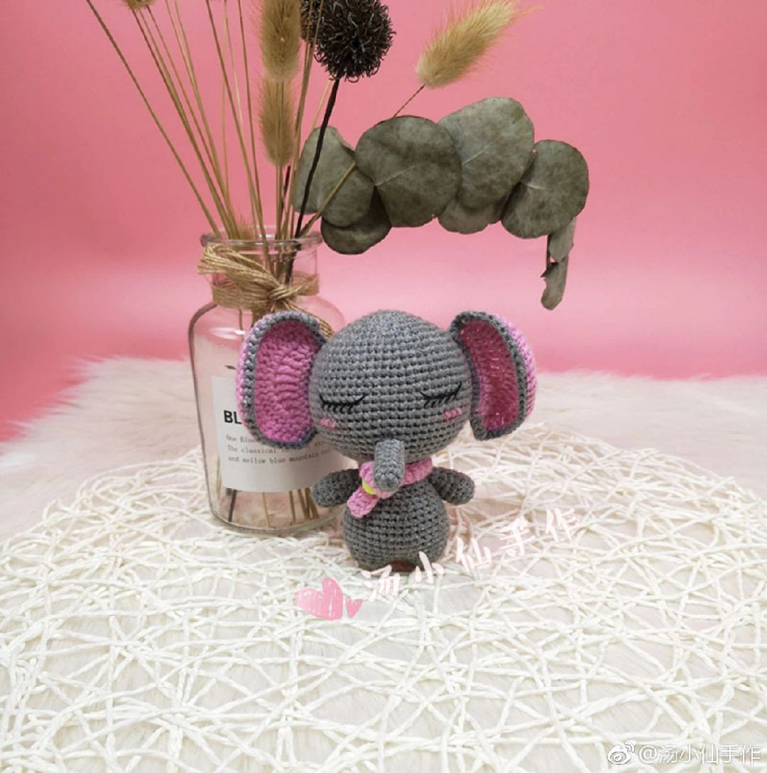 Big Head Animal Amigurumi Patterns: Grey Rabbit and Brown Bear