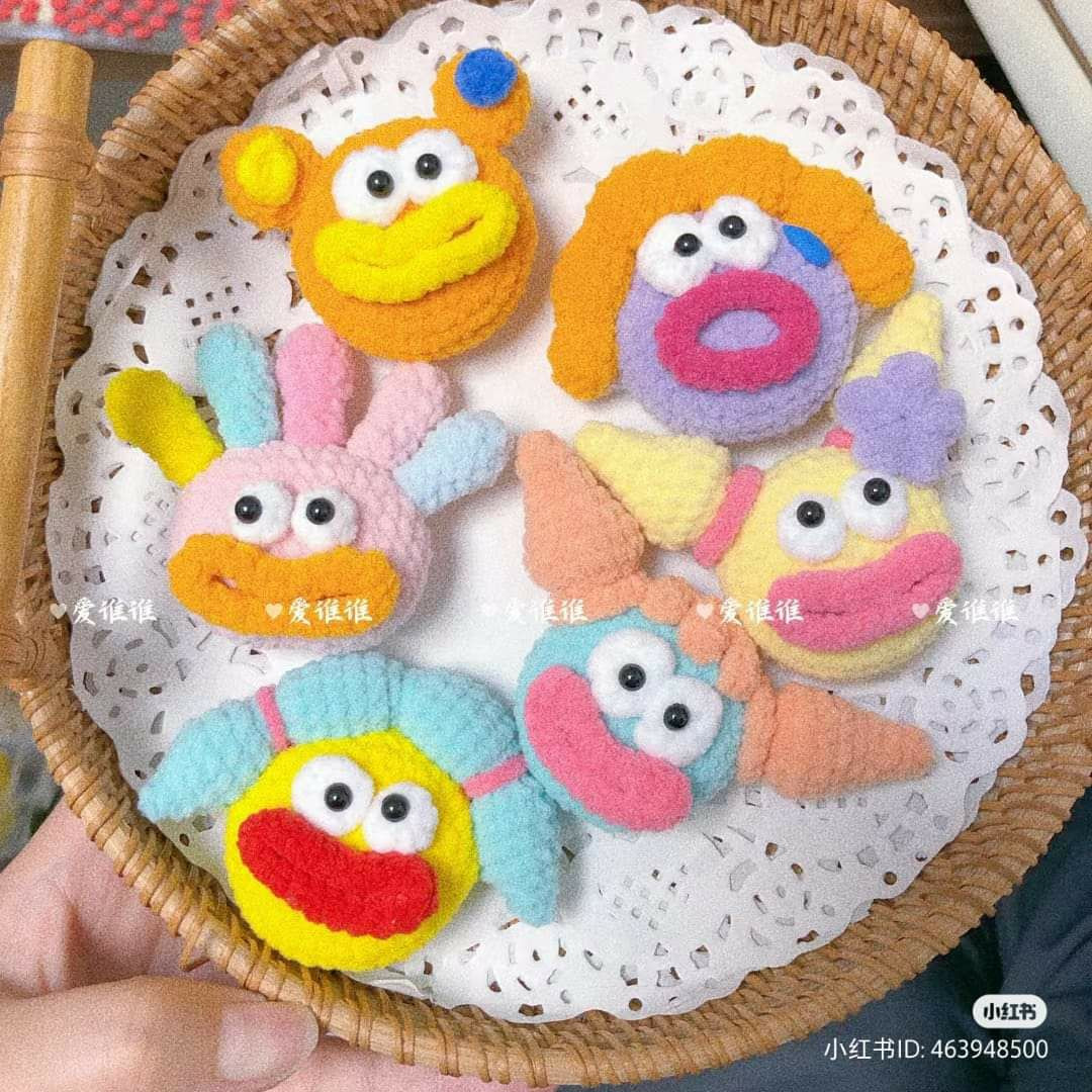 Big Mouth Brooch Crochet Pattern Chart