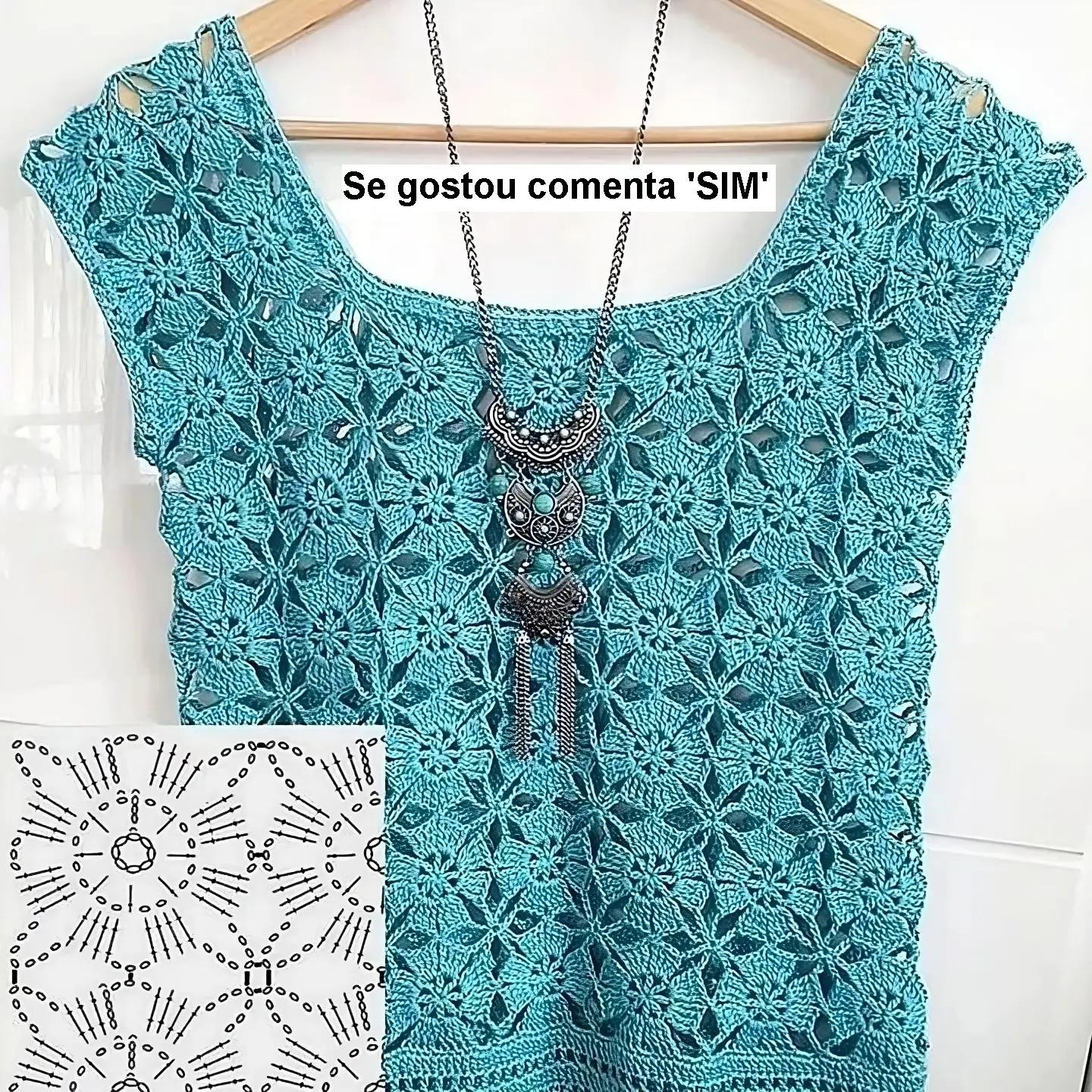 Blusa de crochê delicada com motivos florais e chart