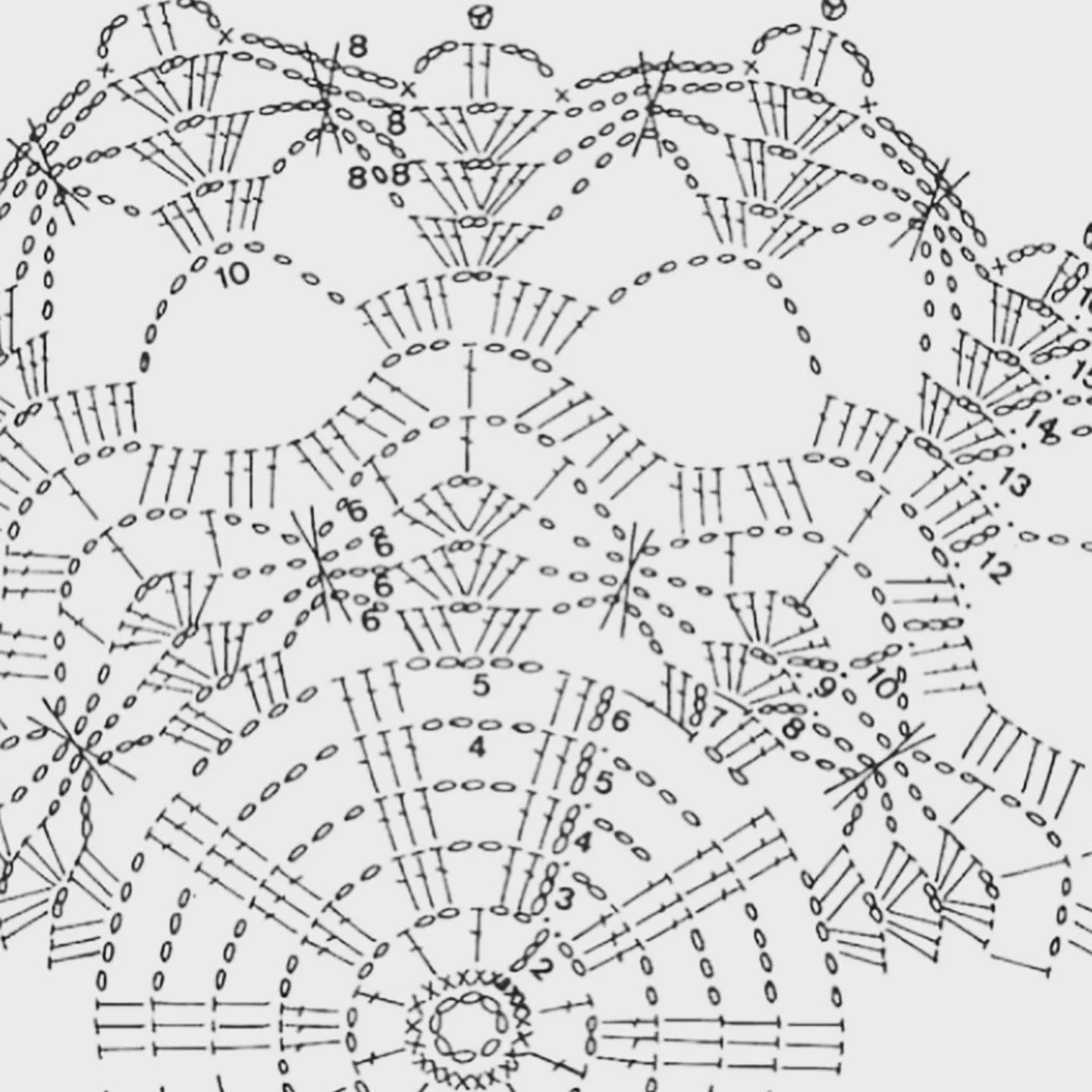Bộ sưu tập mẫu móc len hoa văn tinh xảo và cây thông Noel đa dạng màu sắc