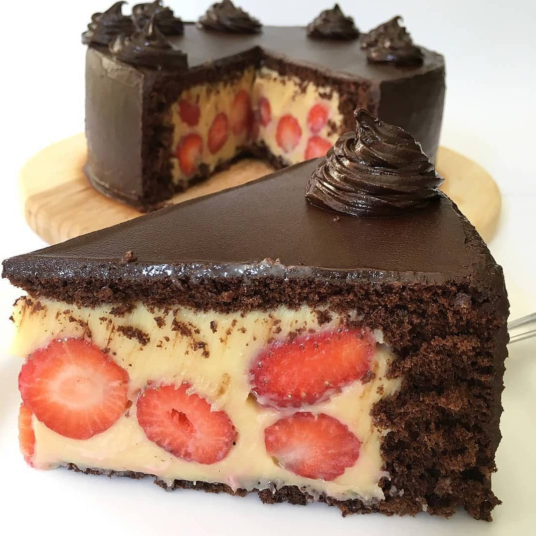 Bolo Bombom de Morango com Recheio Ninho e Ganache