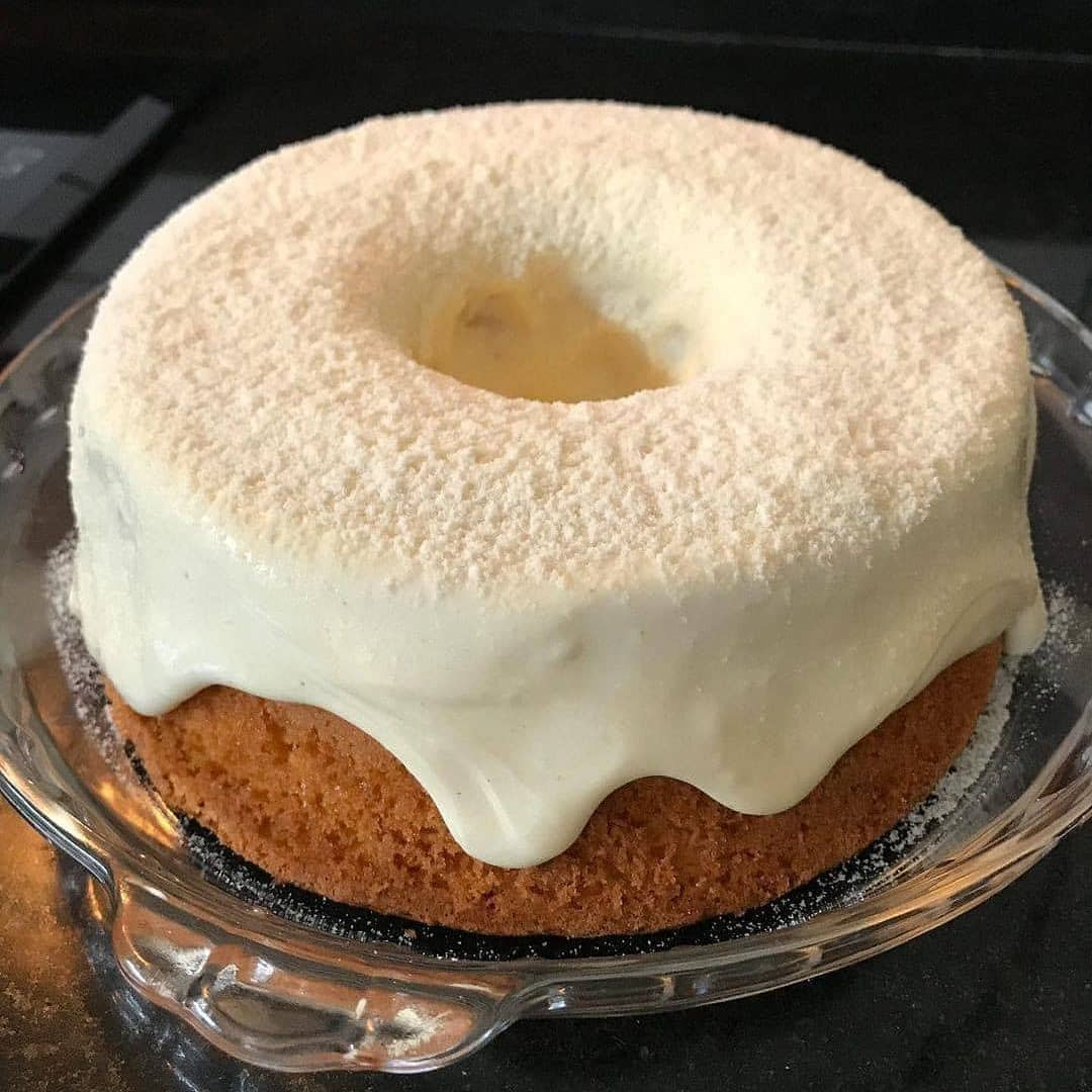 Bolo com cobertura de ninho: Receita completa de bolo esponjoso com recheio leite condensado, creme de leite e chantilly