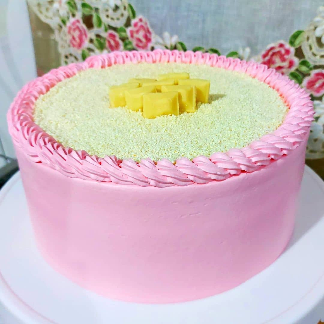 Bolo de Brigadeiro com Recheio Cremoso e Cobertura Chantininho