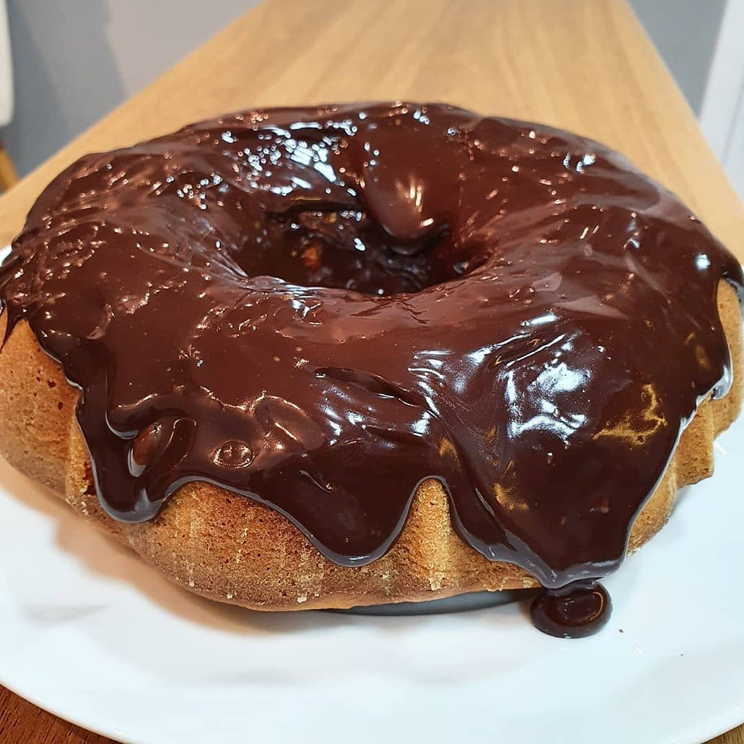 Bolo de Cenoura Super Fofinho com Cobertura de Chocolate
