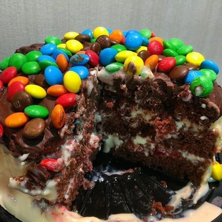 Bolo de Chocolate com Ninho e M&Ms: Receita caseira deliciosa