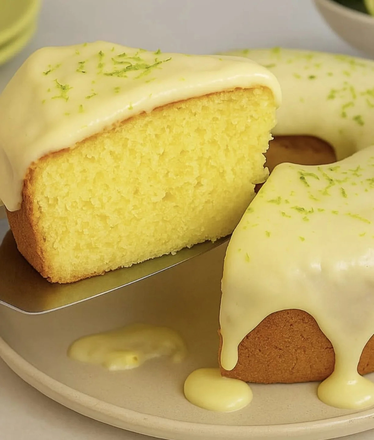Bolo de Limão Fofinho com Cobertura Cremosa - Receita Caseira