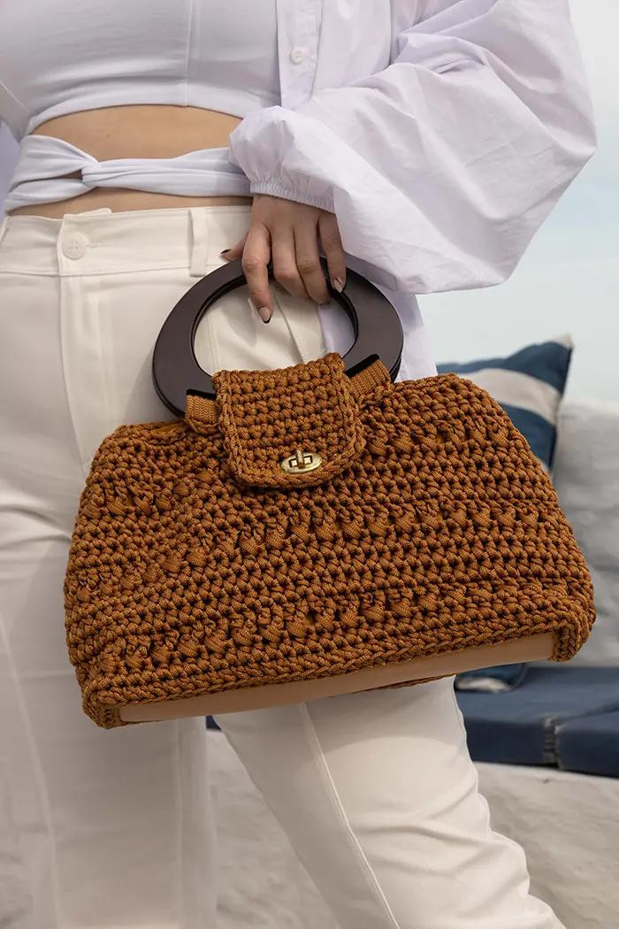 Bolsa com alça de madeira vazada Receita 162 - 2022