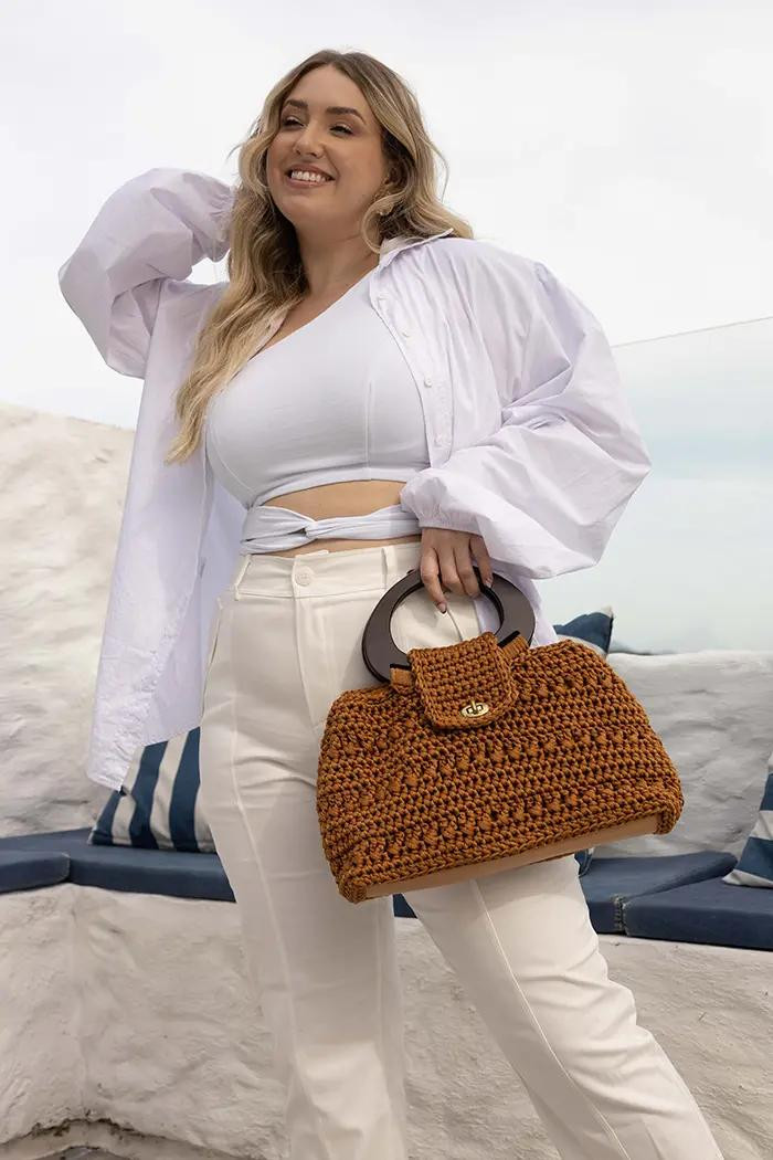 Bolsa com alça de madeira vazada Receita 162 - 2022