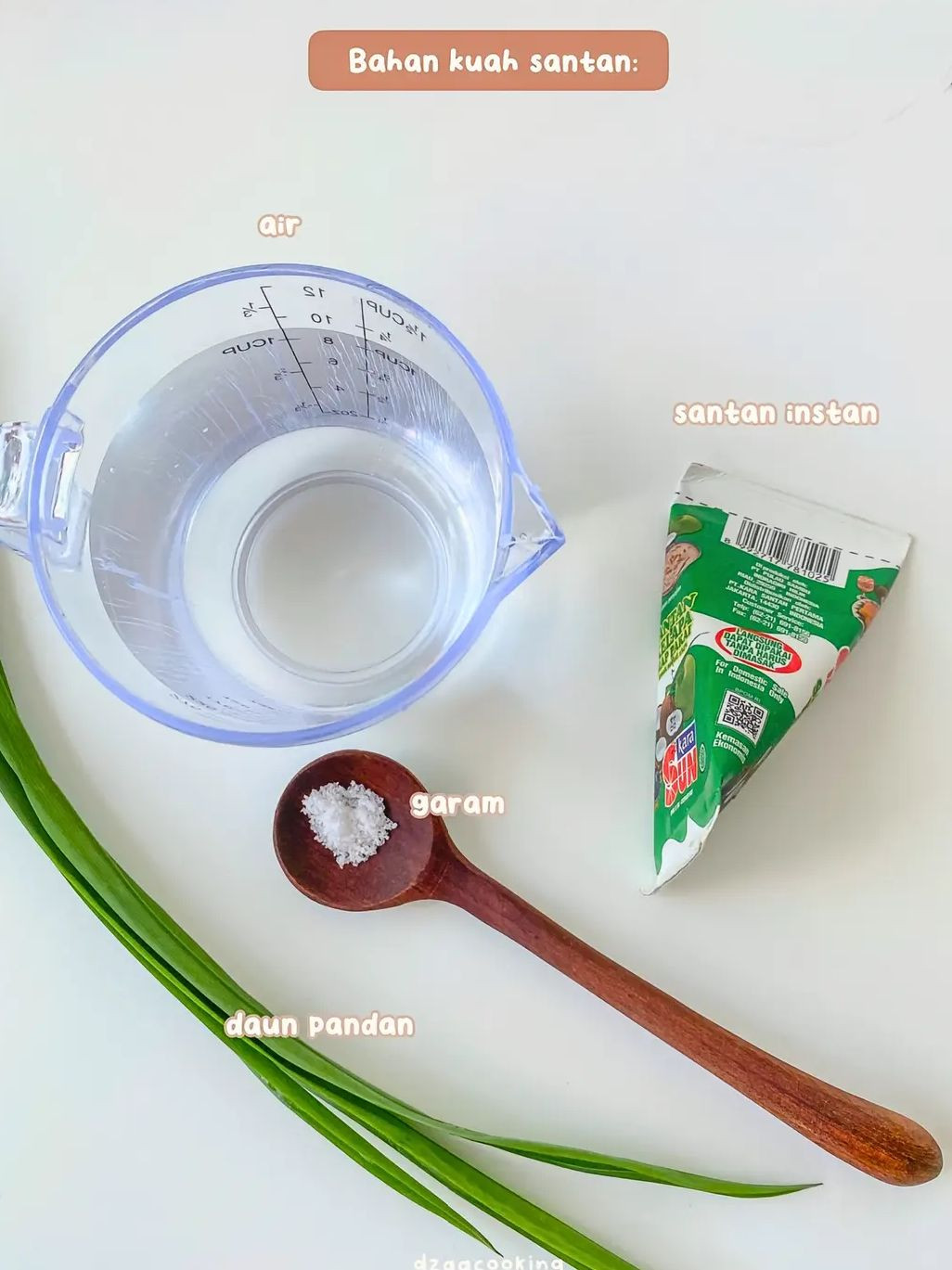 Bubur Sagu Mutiara: Món tráng miệng truyền thống Indonesia với hạt sago đỏ và nước cốt dừa thơm ngon