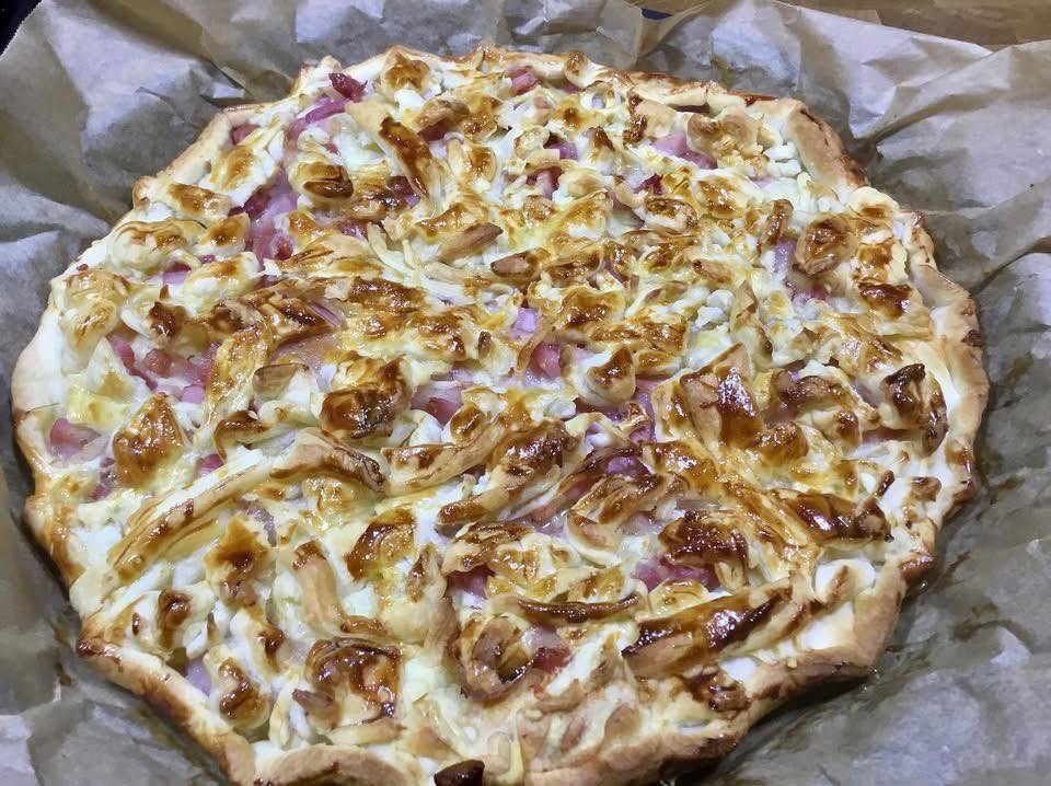 Buona Domenica Torta Salata: Pasta Sfoglia con Pancetta e Mozzarella