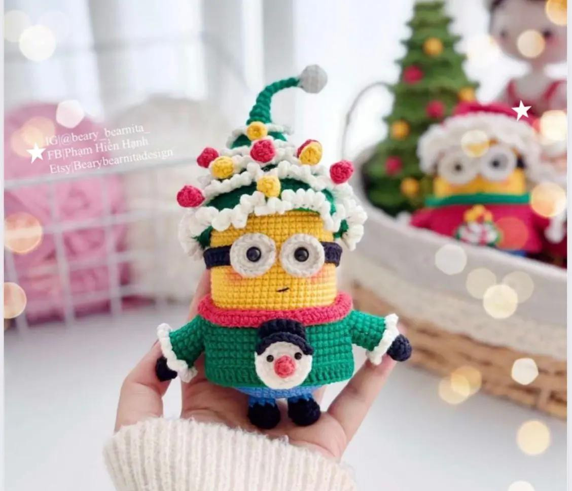 Búp bê Minion cây thông Noel móc len