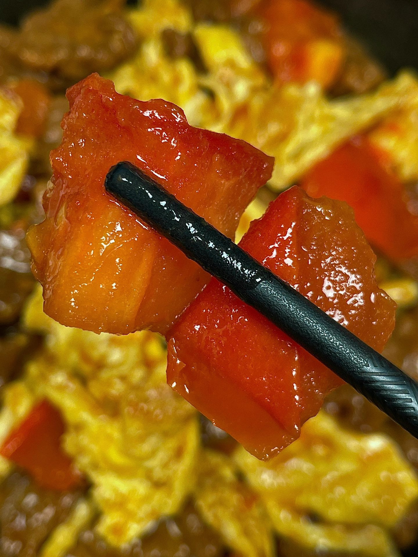 Cà chua trứng thịt bò xào mềm ngon, cơm nóng ăn là mê