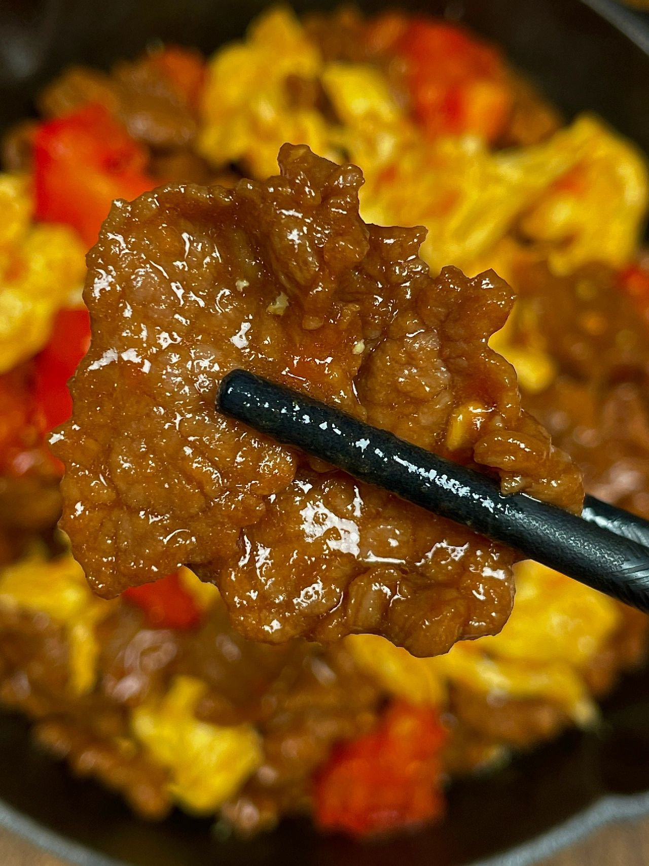 Cà chua trứng thịt bò xào mềm ngon, cơm nóng ăn là mê